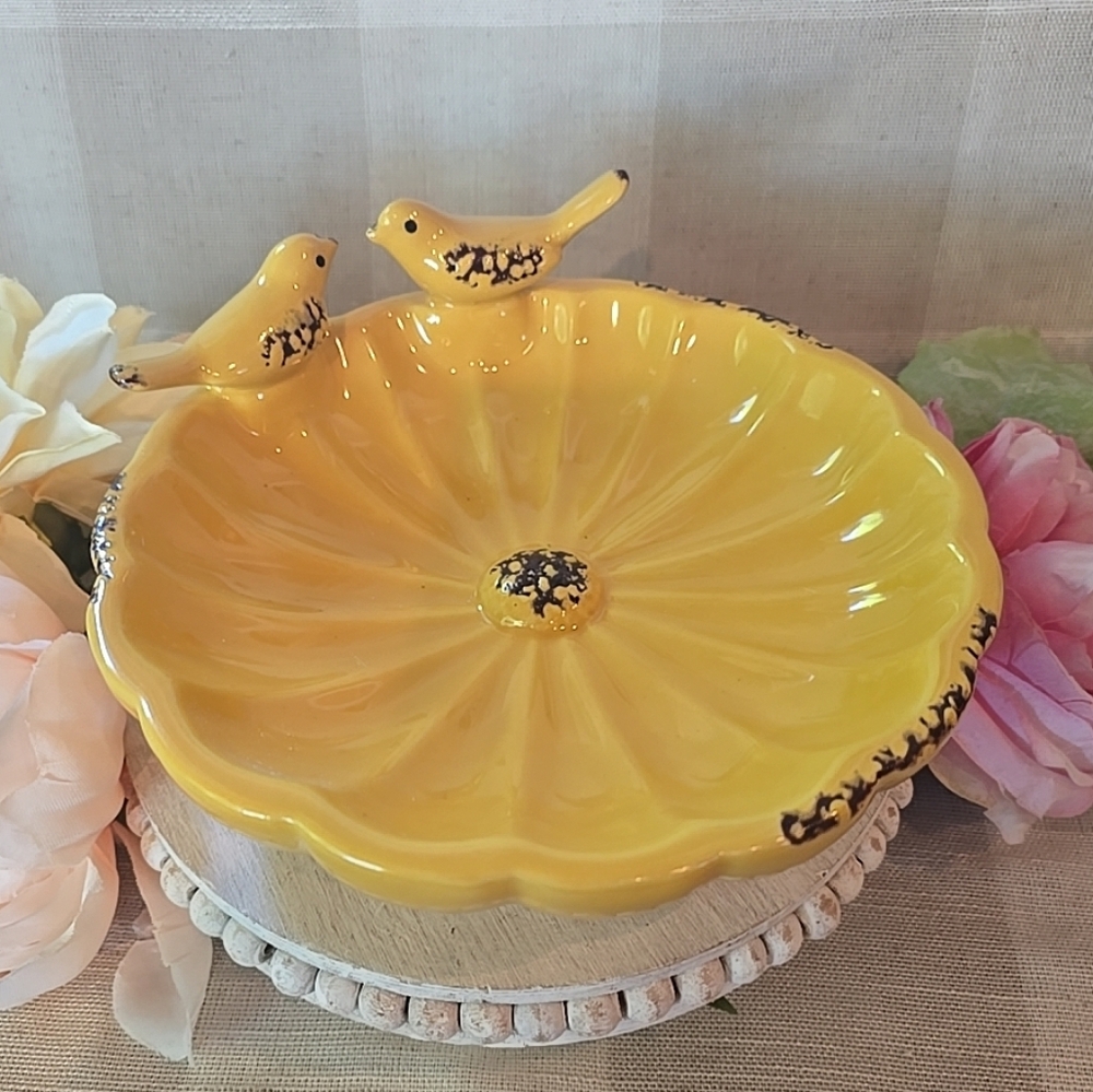 Shabby Chic Bird Bath / Feeder Dish Home Garden Decor Ceramic 7.25" Yellow